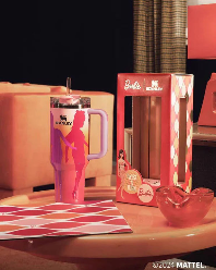The Stanley x Barbie Quencher | 40 OZ - '60s Twist 'N Turn with original Box