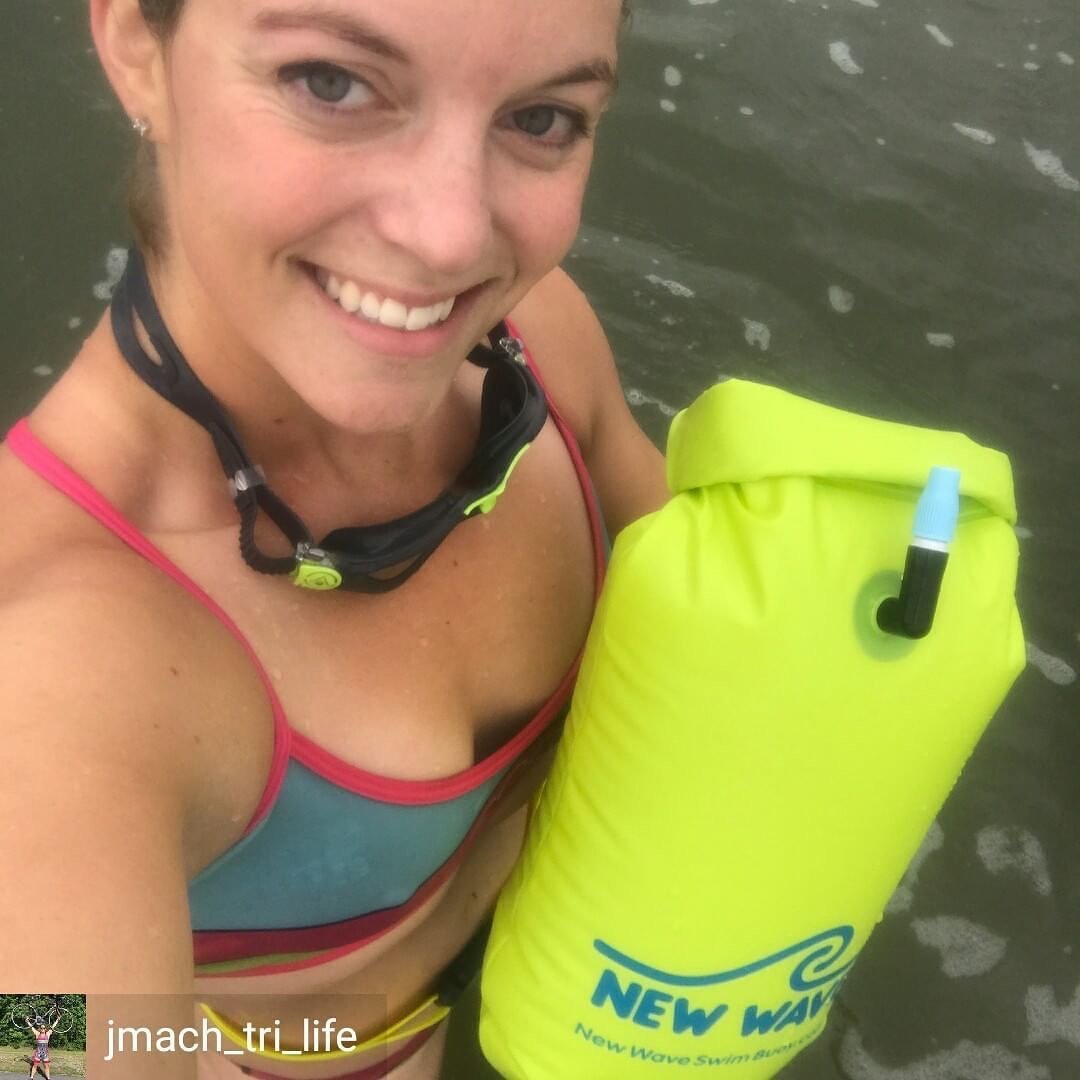 New Wave Swim Buoy - Swim Safety Float and Drybag for Open Water Swimmers, Triathletes, Kayakers and Snorkelers, Highly Visible Buoy Float for Safe Swim Training (15 Liter - Medium)