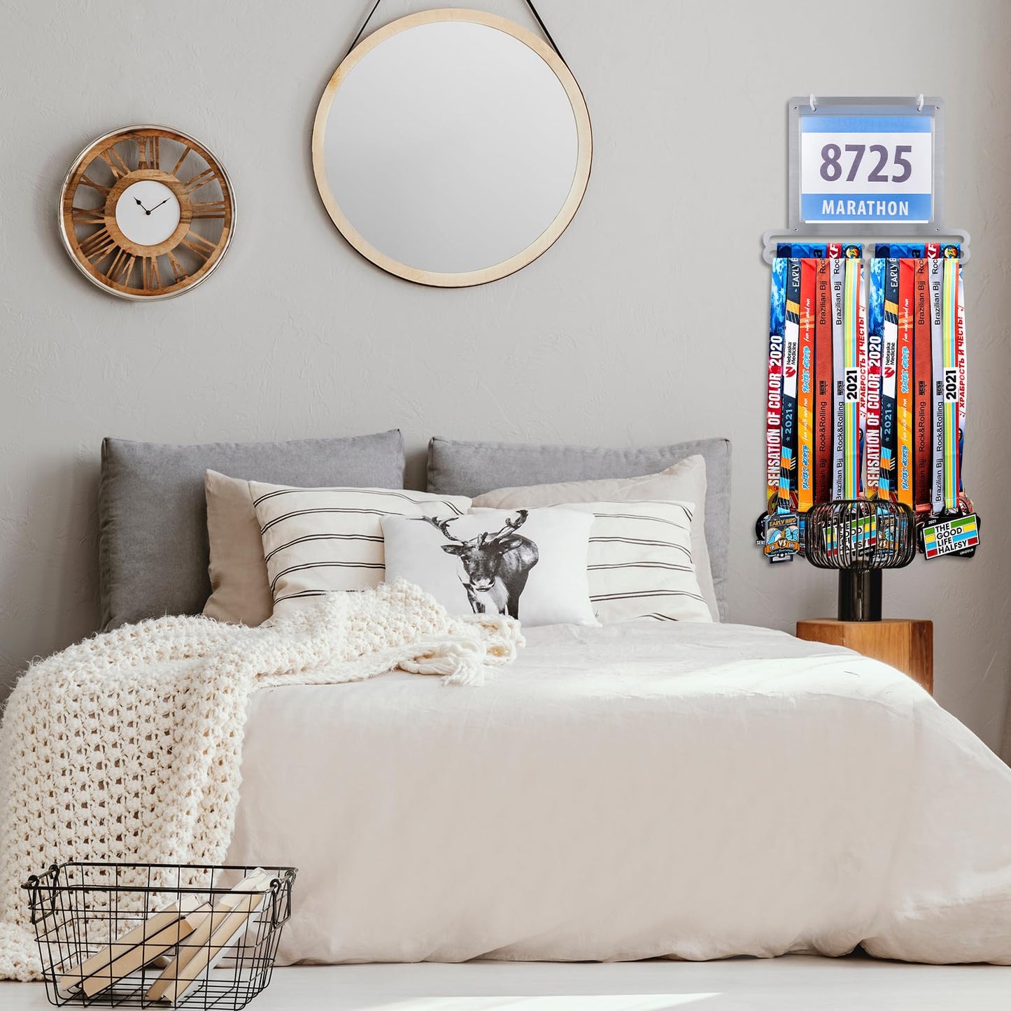 Moxweyeni Race Medal and Bib Display Medal Hanger Running Bib and Medal Holder Wall Mounted Hanging Medal Rack Holders with Bib Holder Gifts for Runners, 13.78 x 11.22 Inch (Silver)