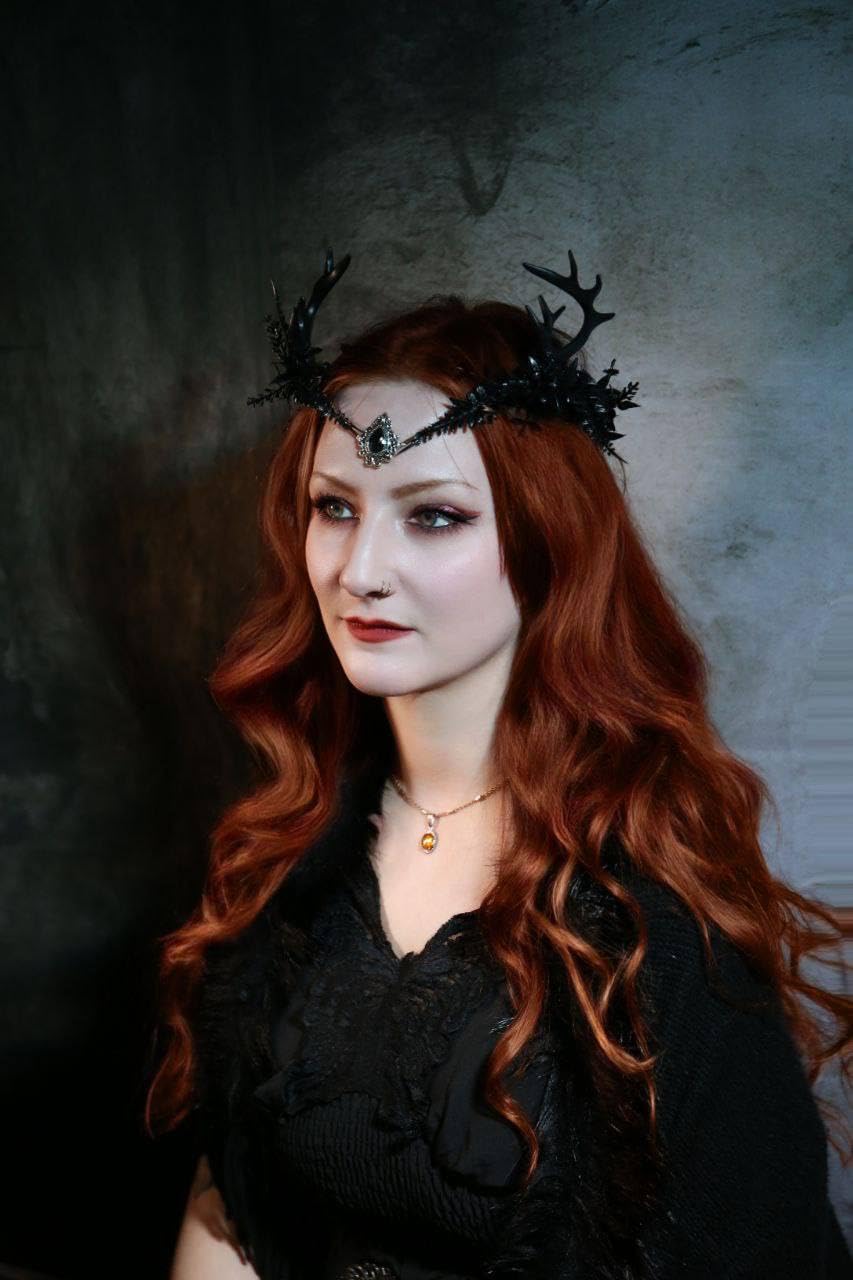MOSTORY Black Flower Antler Crown - Dark Reindeer Headpiece Gothic Elf Circlet Deer Horns Headband for Women Cosplay Renaissance Goth Wedding Renfaire Accessory