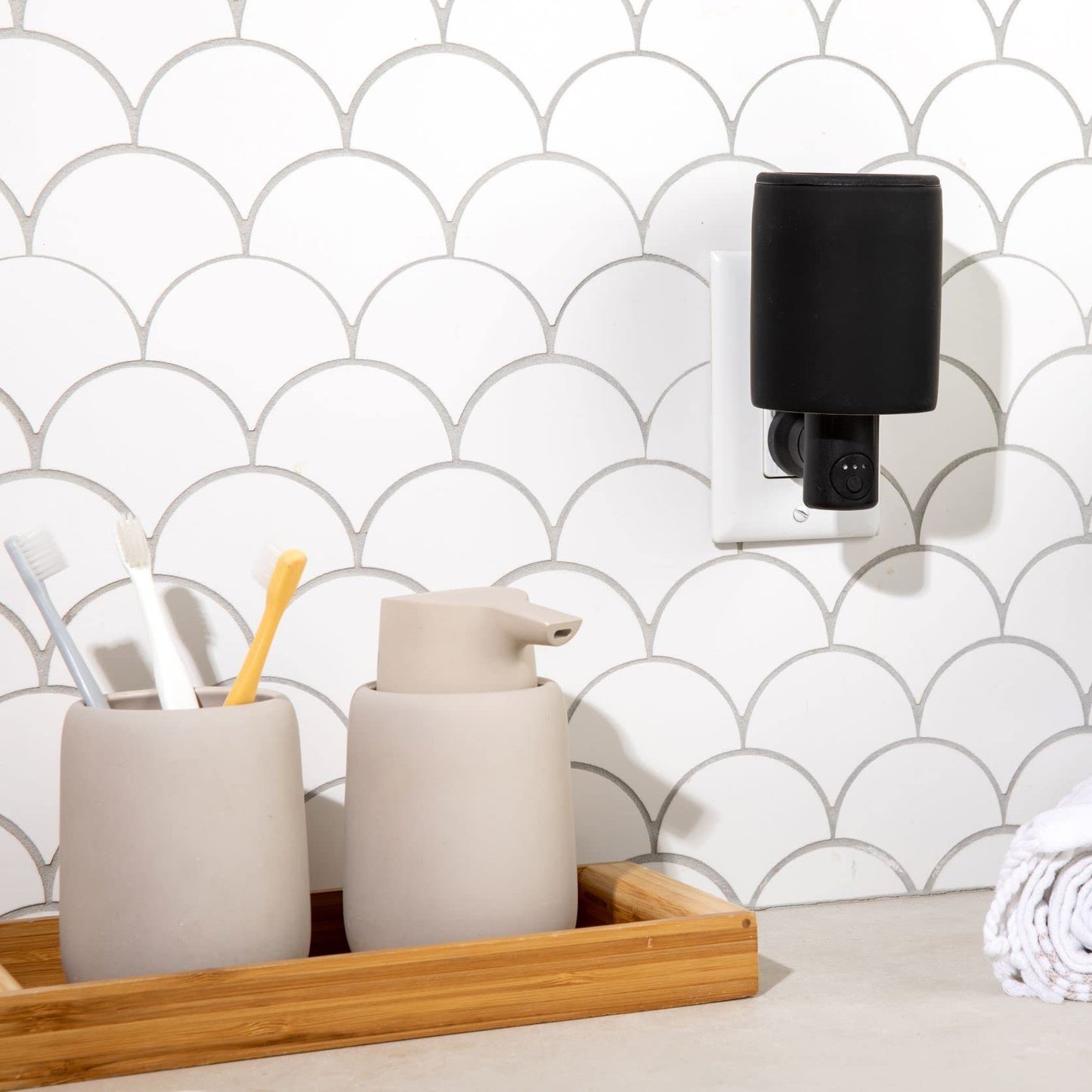 Happy Wax Black Outlet Timer Warmer for Scented Wax - Compact Ceramic Wall Plug in Wax Melt Warmer with Timer - Wax Melter for Home Fragrance with Removable Silicone Dish