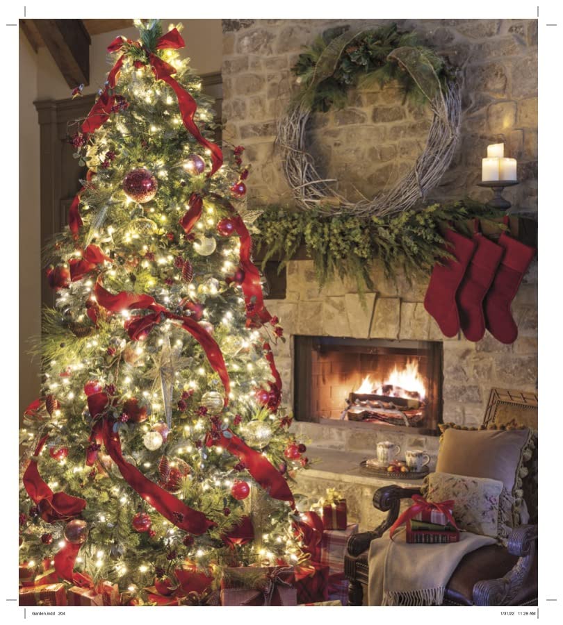 Christmas in the Cottage: Come Home to Comfort & Joy (Cottage Journal)