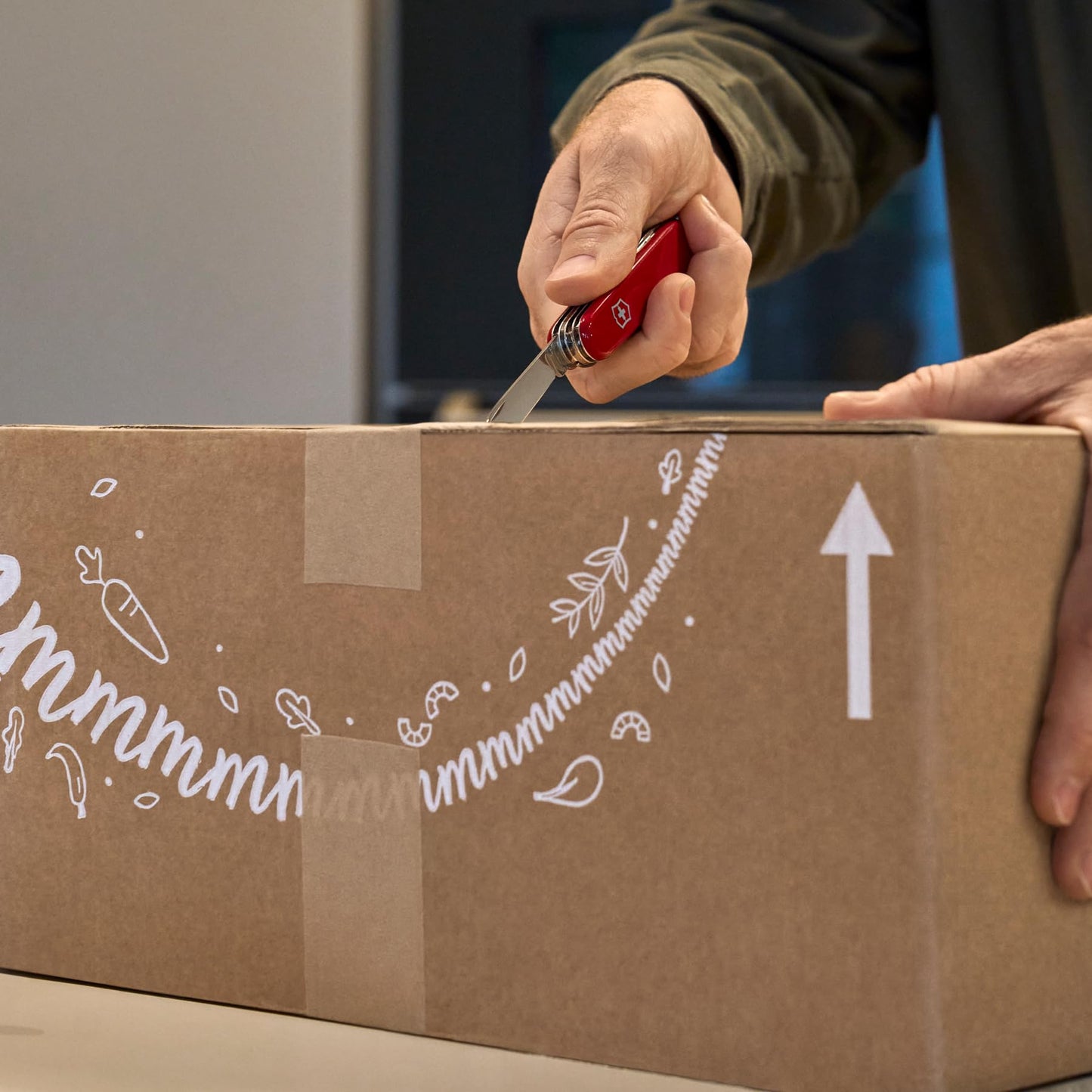 Victorinox Rally Swiss Army Knife, Compact, 9 Functions, Swiss Made Pocket Knife with Magnetic Phillips Screwdriver, Bottle Opener and Key Ring - Red