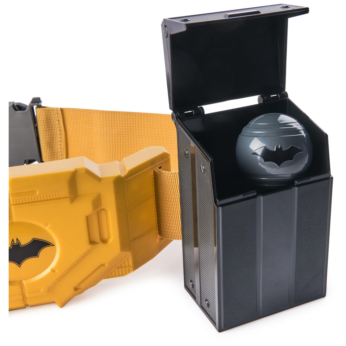 DC Comics Batman, Gear-Up Utility Belt, Batarangs and Smoke Pellets Super Hero Costume Accessories, Kids Roleplay Toys for Boys and Girls Ages 4 and Up