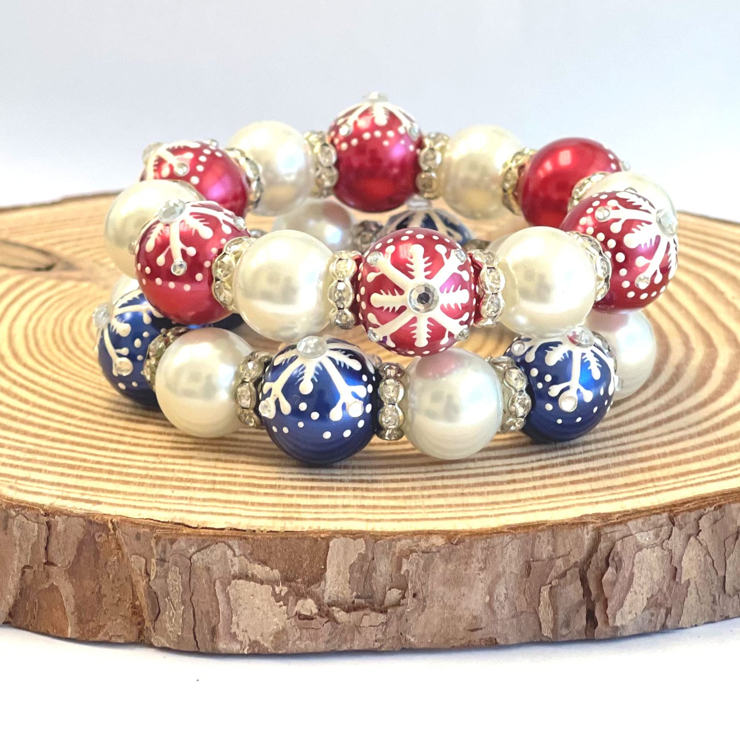 Christmas Glass Beaded Bracelet for Her, Holiday Birthday Gift Idea for Women, 1 pc (Red Snowflake)