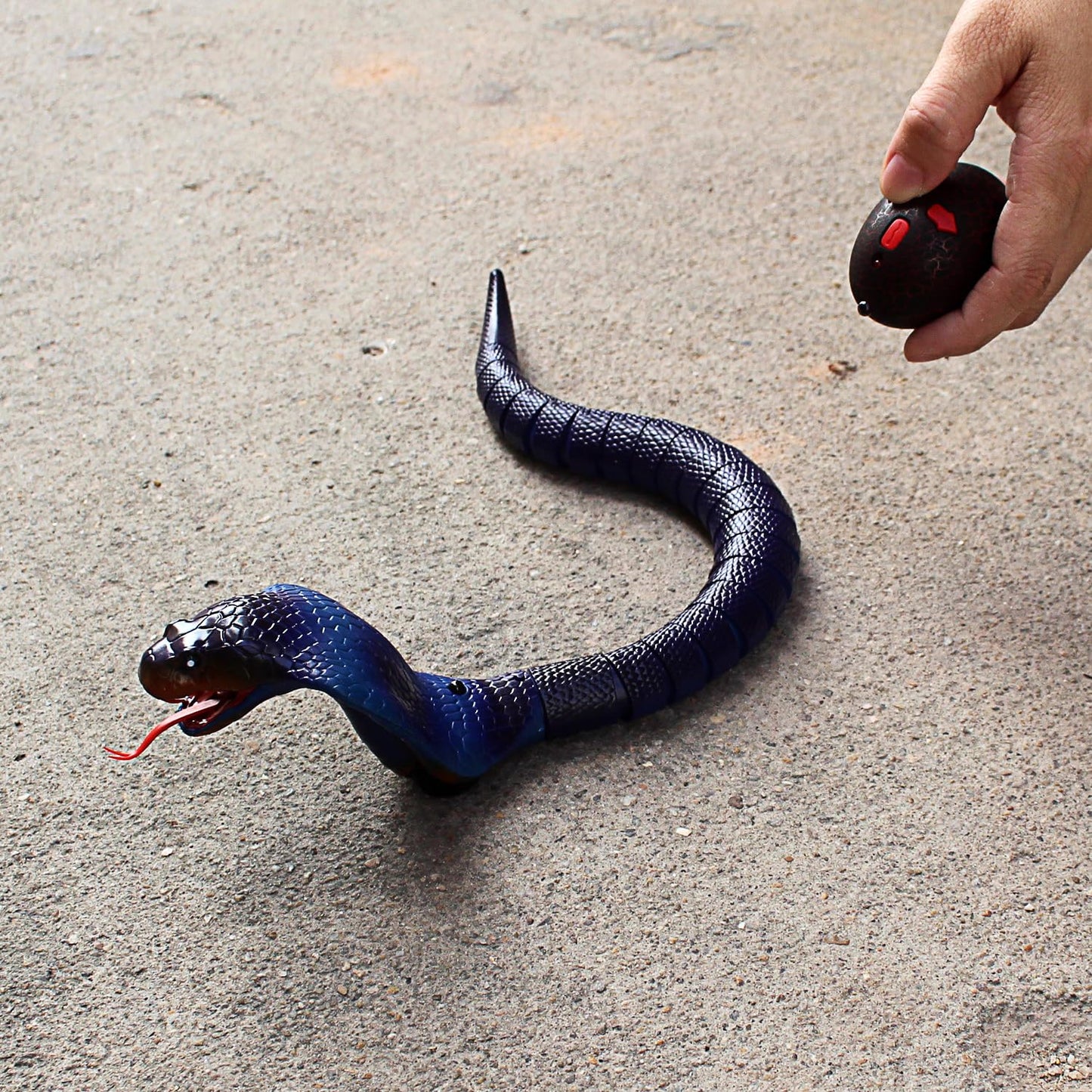 Tipmant RC Snake Infrared Remote Control Cobra Fake Realistic Naja Animal Crawling Vehicle Scary Trick Kids Halloween Christmas Prank Toys Birthday Gifts (Blue)