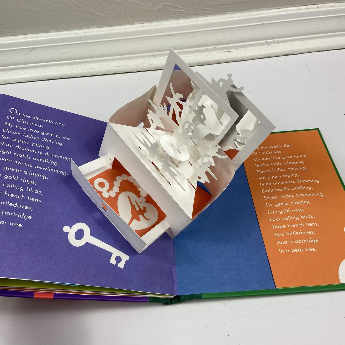 The 12 Days of Christmas : A Pop-Up Celebration