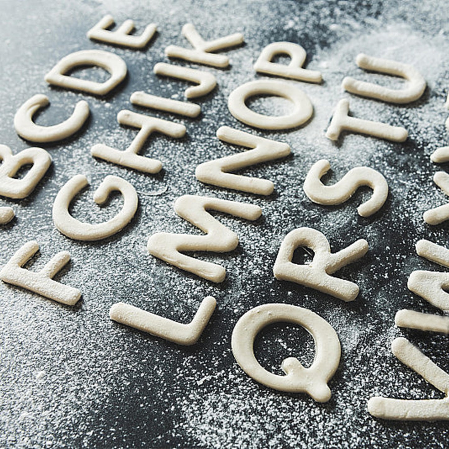 Alphabet Cookie Cutter Tool Set, 26 Pcs Large 2.5 Inch Stainless Steel Cookie Cutter Set Fondant Biscuit Fruit Dough Mold Tools for Halloween, Christmas,Birthday Party Decorations (Large-Letter)