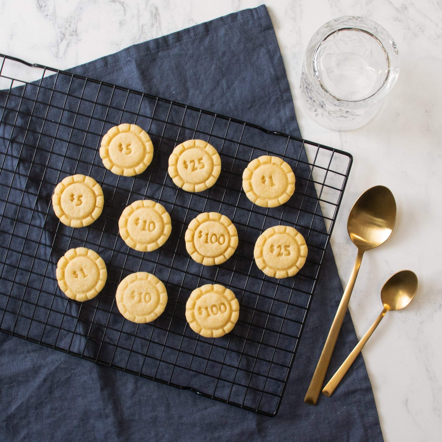 Set of 5 Poker Chip cookie cutters (Designs: Value 1, 5, 10, 25, and 100), 5 pieces - Bakerlogy