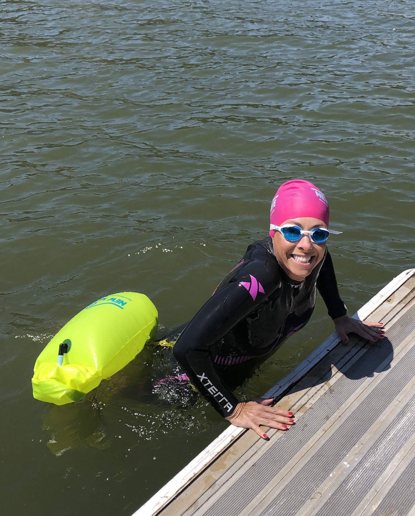 New Wave Swim Buoy - Swim Safety Float and Drybag for Open Water Swimmers, Triathletes, Kayakers and Snorkelers, Highly Visible Buoy Float for Safe Swim Training (15 Liter - Medium)