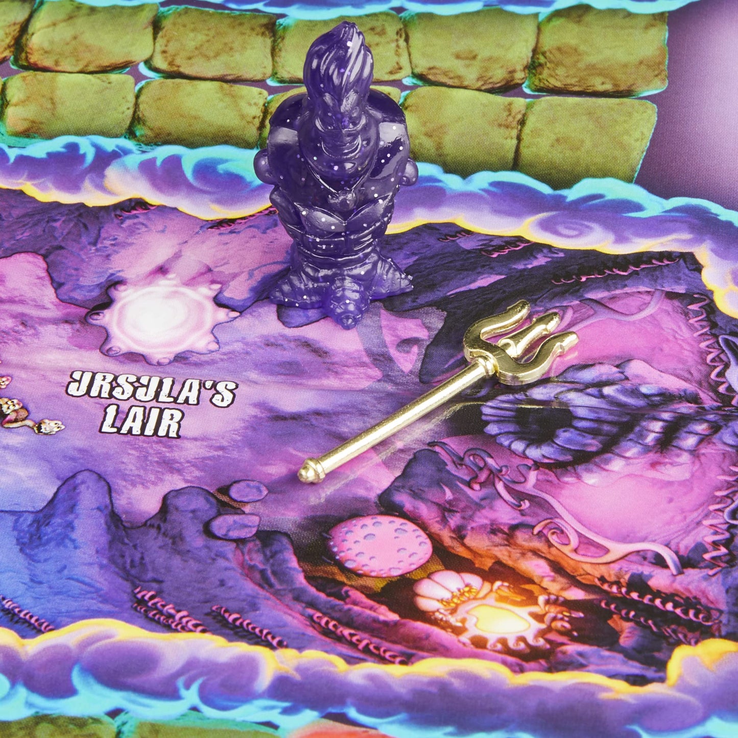 Hasbro Gaming Clue: Disney Villains Edition Board Game for Kids Ages 8+, 2-6 Players (Amazon Exclusive)