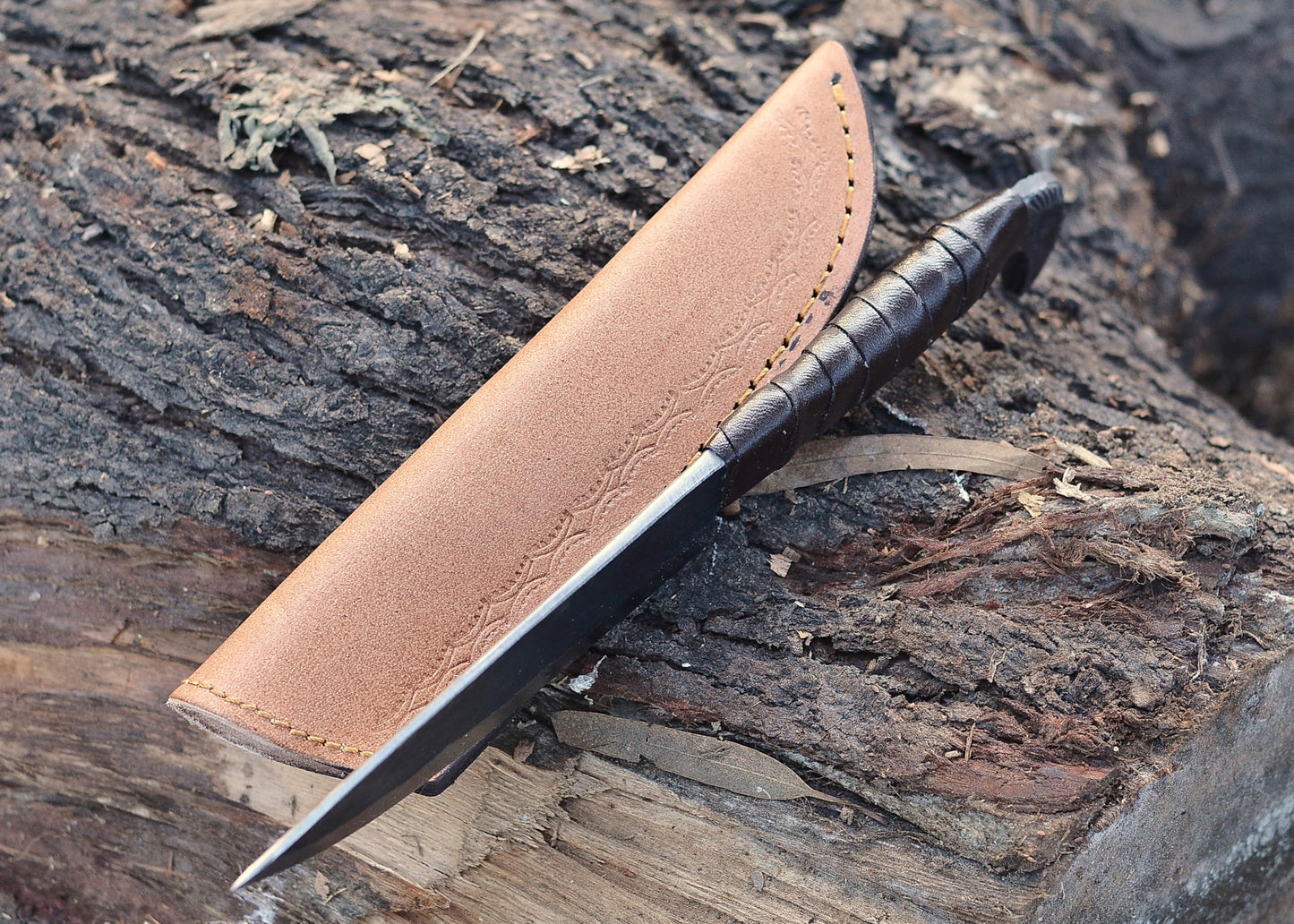 Hunting Knife Fixed Blade Raven Head Hand Forged Viking Knife, High Carbon Steel Blade, EDC Full Tang Outdoor Activities, Camping, Skinning Hiking Knife, Bushcraft Knife, Belt Loop Leather Cover